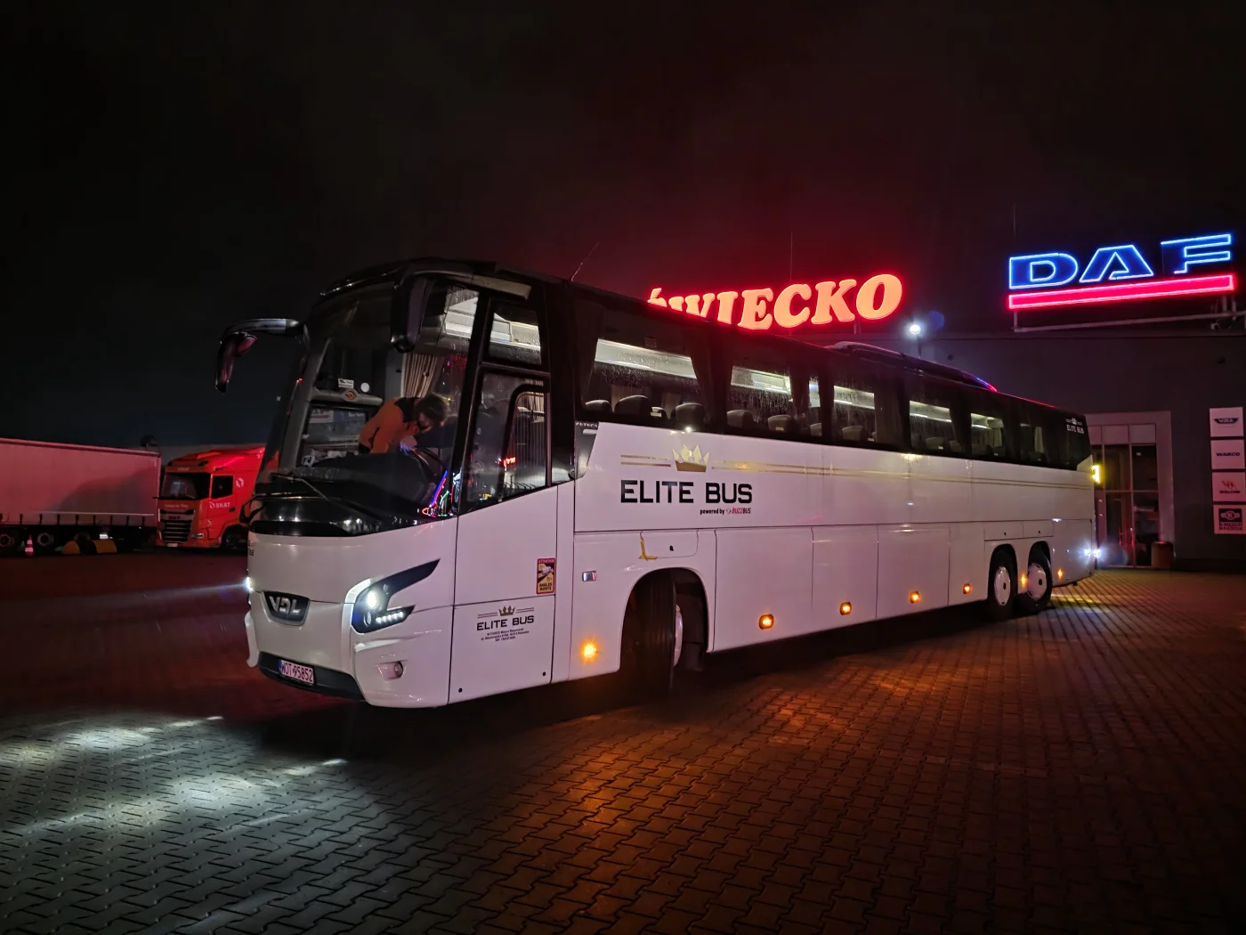 elite-bus-9